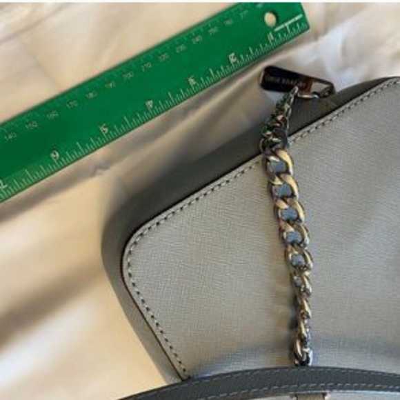 BNWT AUTHENTIC MICHAEL KORS  Ginny Leather Crossbody  with dust bag - Picture 3 of 16